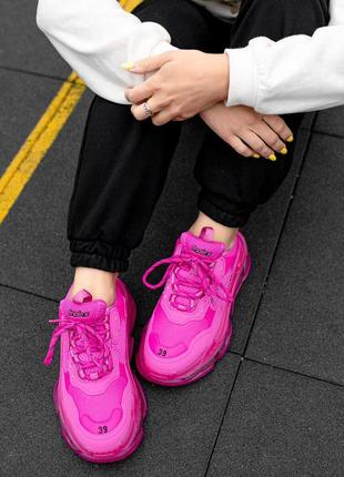 Крутейшие яркие женские кроссовки в стиле balenciaga triple s clear sole neonpink малиновые неоновые4 фото