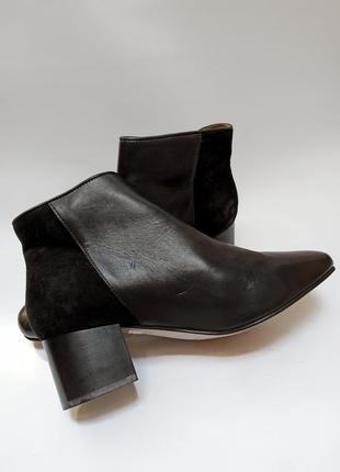 Ботинки на каблуке женские.брендовая обувь stock2 фото