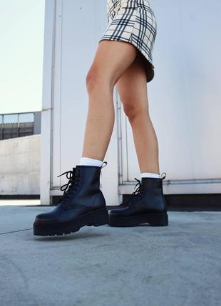 Dr.martens jadon total black чорні черевики мартінс на високій підошві ботінки женские черные ботинки осень весна демисезон на высокой подошве9 фото