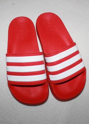 Шльопанці фірми adidas розмір 4 (наш 35-36) по устілці від краю до краю 23 див.