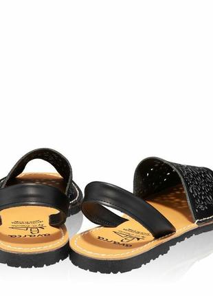 Шикарные черные сандалии c.ortuno, менорки, аварки с перфорацией5 фото