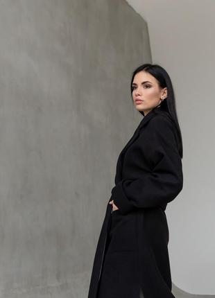 Модное длинное демисезонное женское пальто оверсайз черного цвета4 фото