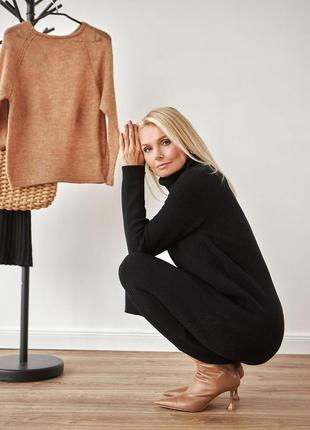 Стильное вязаное платье-свитер черного цвета. модель 2412 trikobakh. размер ун 42-527 фото
