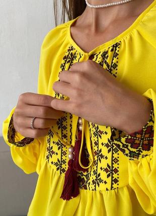 Жіноча довга жовта блуза-вишиванка