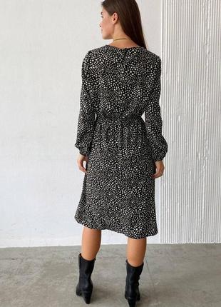 Женское черное деловое закрытое платье миди4 фото