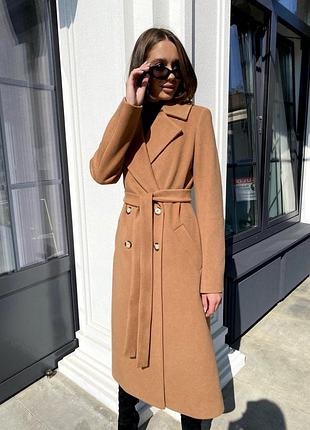 Зимнее женское утепленное длинное двубортное пальто