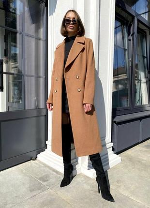 Зимнее женское утепленное длинное двубортное пальто6 фото