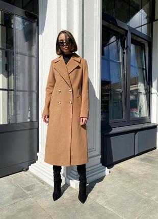 Зимнее женское утепленное длинное двубортное пальто