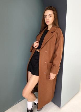 Женское базовое длинное демисезонное пальто с поясом7 фото