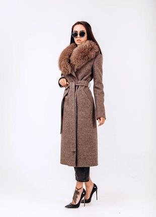 Зимнее теплое женское длинное пальто с мехом3 фото