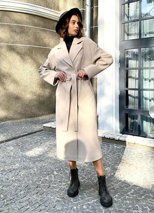 Длинное демисезонное женское кашемировое пальто молочного цвета1 фото