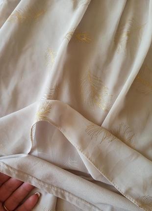 Ніжна блуза з золотим принтом6 фото