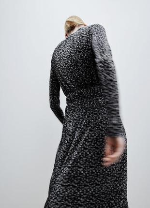 Zara плисированное платье черно-белое3 фото