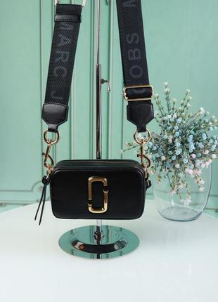 Marc jacobs small camera bag black жіноча міні сумочка марк джейкобс чорна червона всередині женская черная мини сумка с ремешком красной подкладкой8 фото