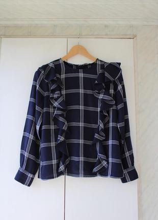 Стильна блуза в клітку з вертикальними рюшами2 фото