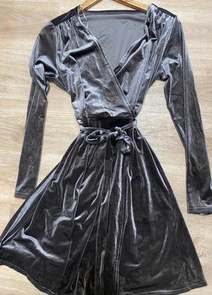 Красивое велюровое платье