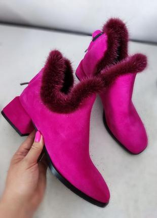 Яскраві малинові ботильйони norka 🐀з опушкою норки демісезон зима