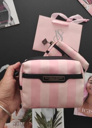 Уценка!мини полосатая косметичка gloss and go victoria's secret виктория сикрет вікторія сікрет оригинал