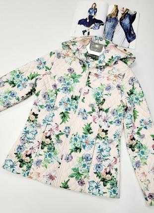 Легкая женская куртка.