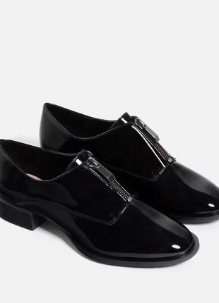 Лакові туфлі лофери zara, базові черевики, чорні туфлі класичні, базовые туфли лоферы, лаковые туфли закрытые1 фото