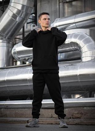 Утепленный спортивный костюм