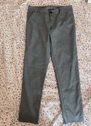 Серые классические зауженные штаны брюки средней посадки4 фото
