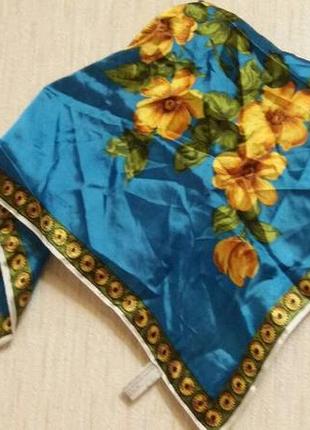 Яскравий хустка