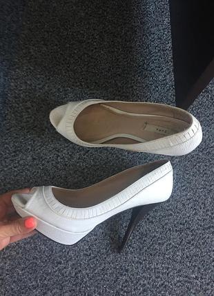 Zara шкіра білі туфлі 39р