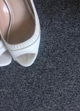 Zara шкіра білі туфлі 39р5 фото