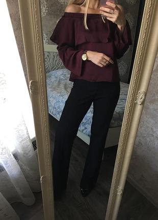 Шикарна блузка з відкритими плечима кольору бургунді