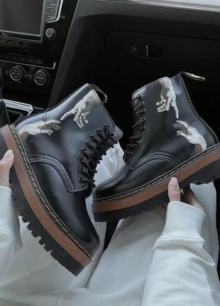 Шкіряні жіночі черевики мартінеси з малюнком dr. martens jadon pictures black brown3 фото