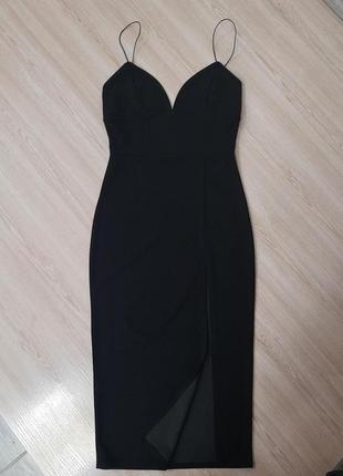 Чорна сукня на бретельках з розрізом2 фото