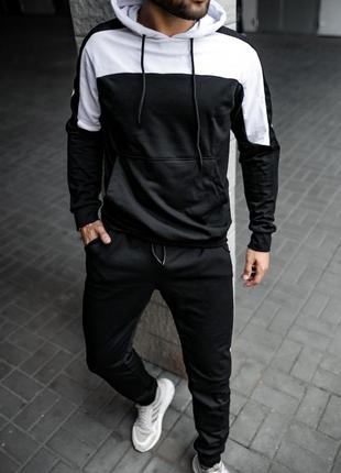 Мужской спортивный костюм