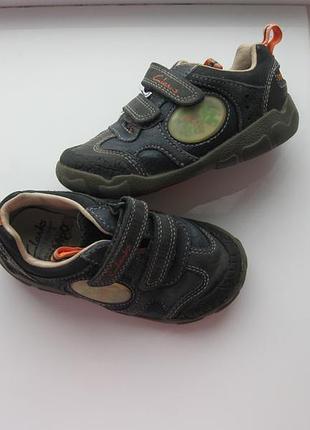 Кросівки clarks,р. 24-25  устілка 16см шкіра