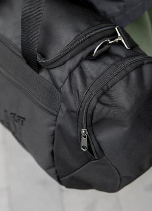 Чоловіча спортивна сумка дорожня everlast чорна для поїздок і тренувань містка на 36 літра3 фото