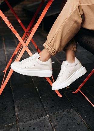 Жіночі кросівки  alexander mcqueen low white cream женские кроссовки  александр маквин