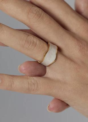 Брендовое женское кольцо. минимализм. медицинский сплав с напылением золота 18 к2 фото