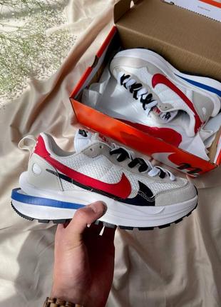 Чоловічі кросівки nike vaporwaffle x sacai white red3 фото