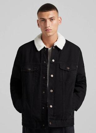 Утепленная джинсовая куртка  из  черного денима   bershka