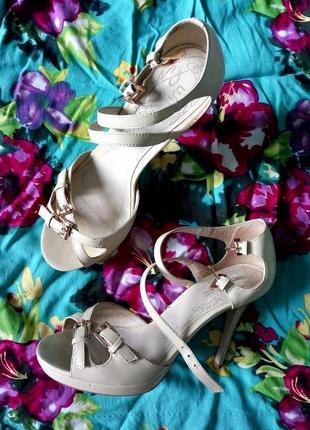 Бежеві шкіряні босоніжки welfare в дусі cerruti, р. 38, ремінці, натуральна шкіра