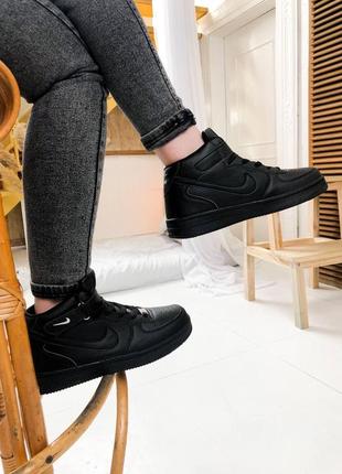 Жіночі кросівки nike air force 1 high black white logo1 фото