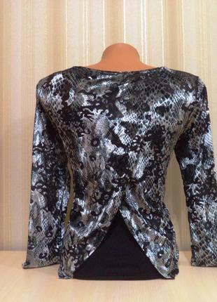 Шикарная бархатная блуза под рептилию с разрезом на спине на запах3 фото