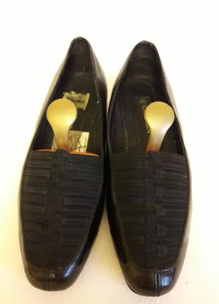 Чудові туфлі на низькому каблуці від vanessa p. 40 устілка 26 см4 фото