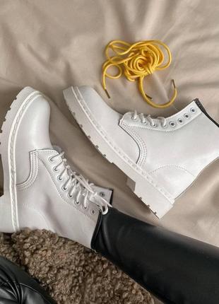 Жіночі ботінки  dr. martens white no logo женские  ботинки мартинсы