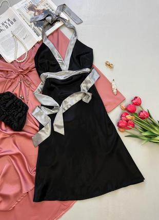 Сатинова чорна сукня із контрасними сірими стрічками1 фото