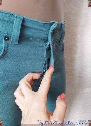 Новые стильные джинсы узкачи скинни в сдержаном зелёном цвете, размер с-м6 фото