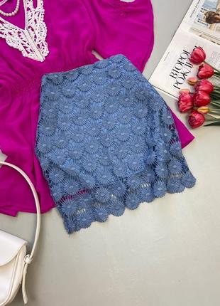 Кружевная женская юбка мини голубого цвета2 фото