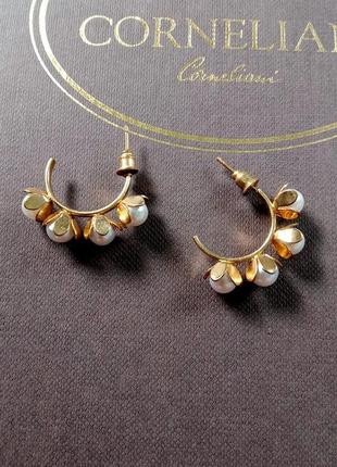 Стильные золотые серьги кольца с жемчугом 🦪