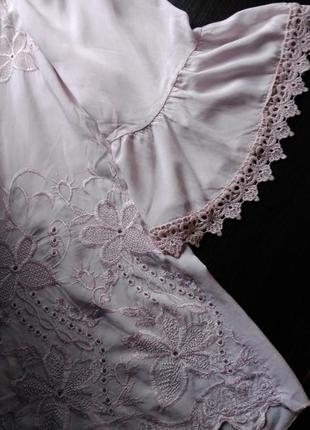 Нежная блуза оверсайз с красивой вышивкой и воланами на рукавах италия
