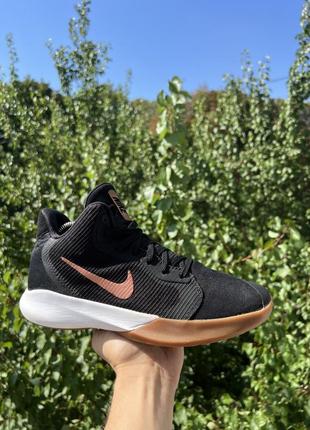 Nike баскетбольные кроссовки оригинал 41 размер из новых